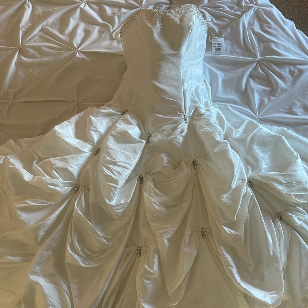 WEDDING GOWN